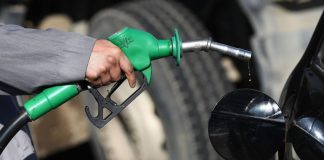 Rritet sërish çmimi i naftës, kalon 100 dollarë për fuçi pas bllokadës në Ngushticën e Hormuzit