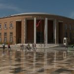 Shtohen kursimet/ Qytetarët dhe bizneset kanë rritur depozitat në lekë dhe në euro