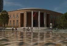 Shtohen kursimet/ Qytetarët dhe bizneset kanë rritur depozitat në lekë dhe në euro