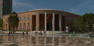 Shtohen kursimet/ Qytetarët dhe bizneset kanë rritur depozitat në lekë dhe në euro