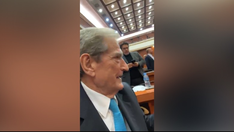 Berisha live nga Kuvendi u kërkon deputetëve mbështetje: Tani edhe ju fjalime se më latë vetëm