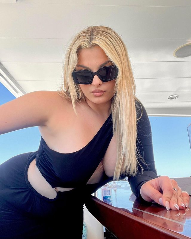 Foto/ E shkujdesur dhe sportive bebe rexha habit ndjekësit me look-un e ri