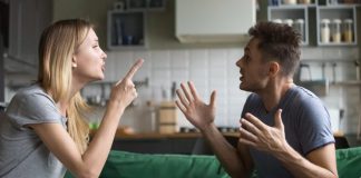 A është marrëdhënia juaj e ndërtuar mbi gënjeshtra? Ja shenjat që ju ndihmojnë ta kuptoni