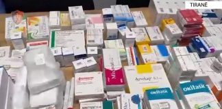 Kontrabandonin ilaçe dhe telefona, arrestohen dy persona në Tiranë, sekuestrohen 47 iPhone