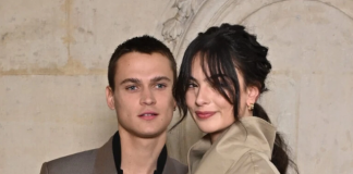 Vajza e Monica Bellucit shkëlqen në Javën e Modës në Paris, e shoqëruar nga i dashuri