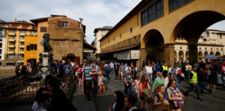 Skandali në Itali/ Drejtoresha e Muzeut quan Firenzen “VEND PROSTITUTASH” për turizmin masiv, polemika mes politikanëve