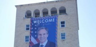 FOTOLAJM/ “Mirëserdhe zoti Blinken”, nisin përgatitjet për vizitën e Sekretarit amerikan të Shtetit në Tiranë