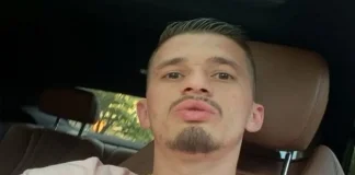 Duke pirë kokainë me pistoletë në dorë/ Kozaku përfundon në polici pas videos në rrjete sociale, çfarë iu gjet në banesë pas kontrollit nga policia