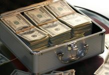 “Cash” shpallet “armik i popullit”/ Nga janari hiqet nga Administrata. Deri në 2030, gjithçka dixhitale