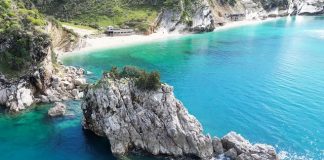 Zbulohet plazhi me ujin më të kaltër në botë, Plazhi i Pasqyrave lë pas Maldivet