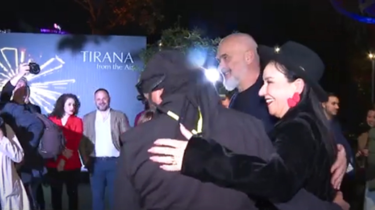 “Tirana nga ajri”/ Shfaqet premiera e filmit dokumentar të Edi Ramës dhe Alket Islamit