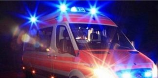 NGJARJE E RËNDË/ Bie nga tarraca e biznesit në Lezhë, 21-vjeçarja transportohet me urgjencë te Trauma