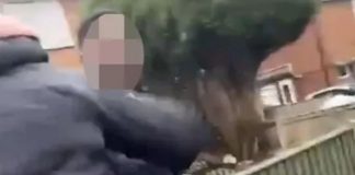 VIDEO E RËNDË/ Arrestohet adoleshenti, i kërkoi moshatarit me dhunë t’i puthë këpucët