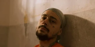 Pamje të rënda! Ishte live në TikTok, reperi shqiptar sulmohet në sallon nga persona të maskuar