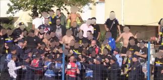 Përplasen tifozët me policinë në ndeshjen Kastrioti-Elbasani, uniformat: Na goditën me bidon