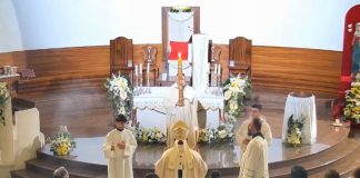 Besimtarët katolikë festojnë Pashkën, mesha në Tiranë u mbajt në katedralen e ‘Shën Palit’