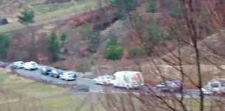 Fugoni i pasagjerëve përplaset me një automjet në Bypass-in e Murrizit, bllokohet qarkullimi