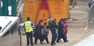 Bandat shqiptare “ribashkojnë” familjet në Britaninë e Madhe për 18 mijë paund/ Investigimi i Daily Mail zbulon “taksitë ilegale”