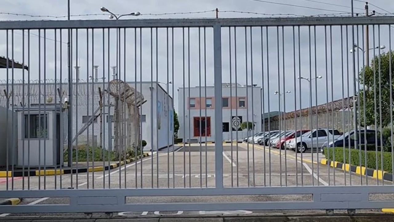 119 të dënuar lirohen sot nga burgu i Fierit! Sa të burgosur kanë përfituar ulje dënimi nga Amnistia Penale