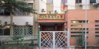 Abuzonin sek*ualisht me djalin 2 vjeç dhe pamjet i publikonin në ‘TikTok’, arrestohen prindërit