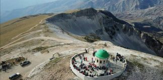 Pelegrinazhi në Tomorr/ Mijëra besimtarë bektashinj nisen drejt Teqesë së Kulmakut