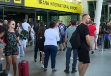 Dy milionë turistë në korrik, në shtatë muajt e parë hynë mbi 7 milionë shtetas në Shqipëri, 6.5% më shumë se vjet