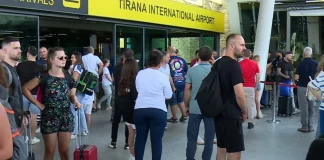 Dy milionë turistë në korrik, në shtatë muajt e parë hynë mbi 7 milionë shtetas në Shqipëri, 6.5% më shumë se vjet