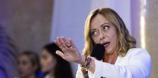 Meloni e vendosur për dërgimin e azilkërkuesve në Shqipëri, reagon ashpër ndaj vendimit të gjyqësorit