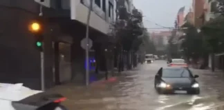 ALARM I KUQ në BARCELONË/ Përmbytje në disa zona (VIDEO)