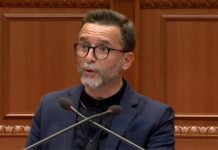 “Asgjë s’bëtë”, Braçe thirrje dy ministrive për shqetësimet e banorëve të njësisë 5: Një dhomë poliklinikë, tjetra gomisteri…