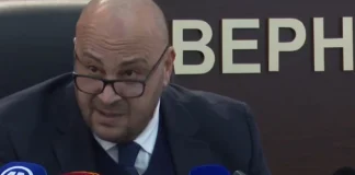 Debati për gjuhën shqipe në Maqedoninë e Veriut, kreu i Kushtetueses u bën karshillëk shqiptarëve: Shtyrjen e seancës mos e merrni për dobësi, por…