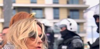 VIDEO/Bojana Novakoviç shpallet “Zëri i Rezistencës”, mesazhi i saj ndaj policëve në Protestën e Beogradit “pushton” mediat