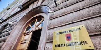 Kushtetuesja kalon në seancë plenare publike çështjen McGonigal