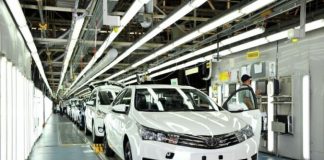 Toyota kryeson shitjet globale të automjeteve për të pestin vit radhazi