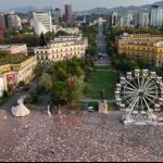 Shqipëria, një “qytet” me të huaj! Jo vetëm destinacion turistik, por edhe punësim. Mbi 10 mijë shtetas kërkuan leje qëndrimi në 7 muaj