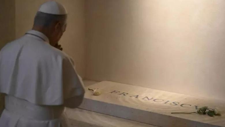 Papa Leoni i XlV-të lutje private pranë varrit të Françeskut në Santa Maria Maggiore