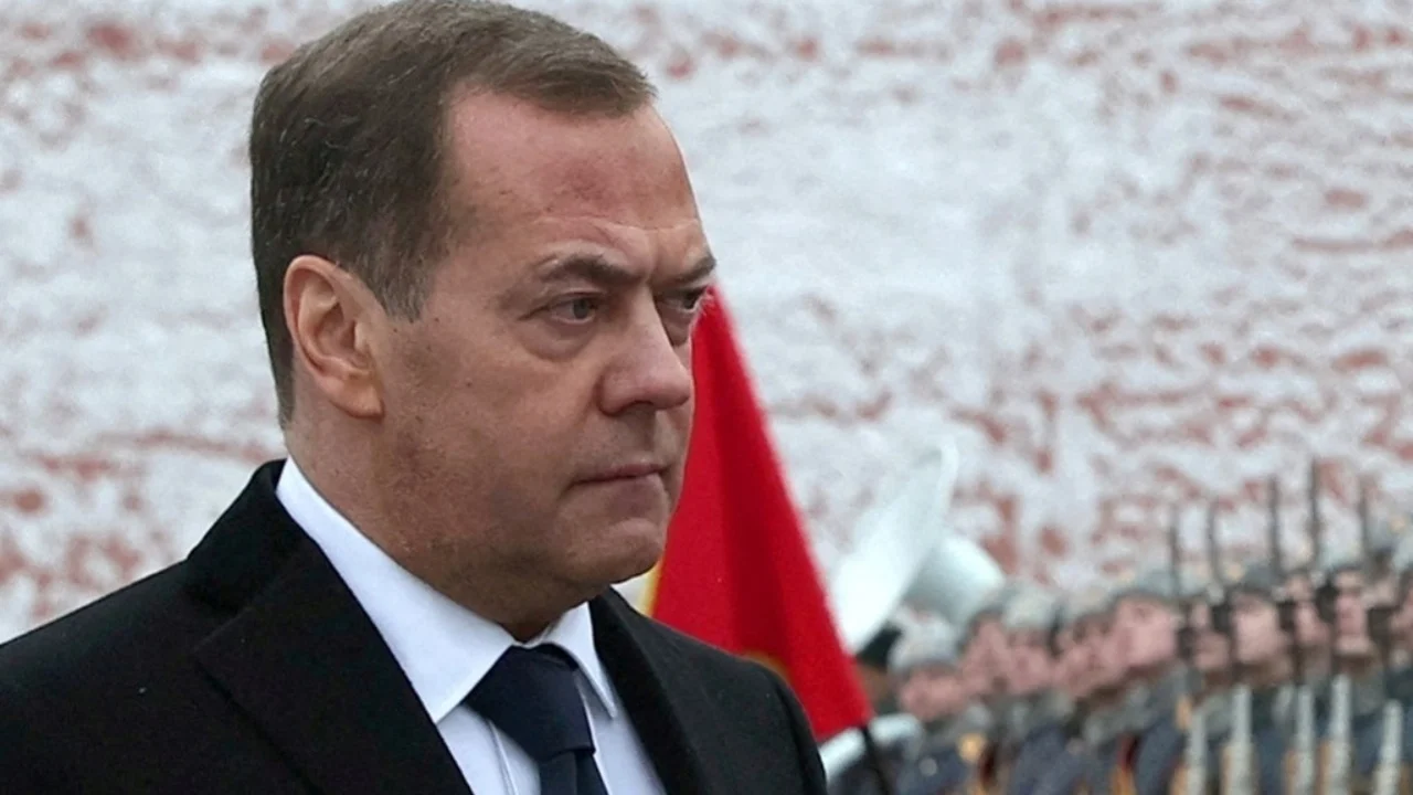 Marrëveshja për mineralet Kiev Uashington  ish presidenti rus  Ukraina po zhduket  vlerësimet e Trump po bien 