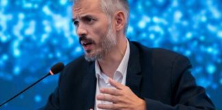 Fjalët “kompromis dhe konsensus” mëkat, goditja e murit me kokë strategji