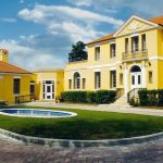 Sqarimi i Ambasadës amerikane në Tiranë: Ja cilët qytetarë nuk lejohen të hyjnë në SHBA