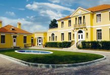 Sqarimi i Ambasadës amerikane në Tiranë: Ja cilët qytetarë nuk lejohen të hyjnë në SHBA