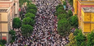 Besimtarët myslimanë festojnë Kurban Bajramin në mbarë vendin/Spahiu: Një gëzim i dyfishtë dhe një thirrje për unitet