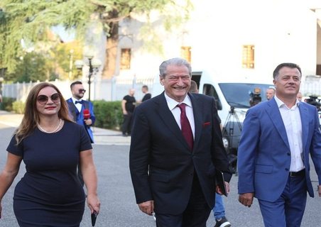 Etapat që i frikësohet Berisha  arsyet e mjedisit toksik në PD