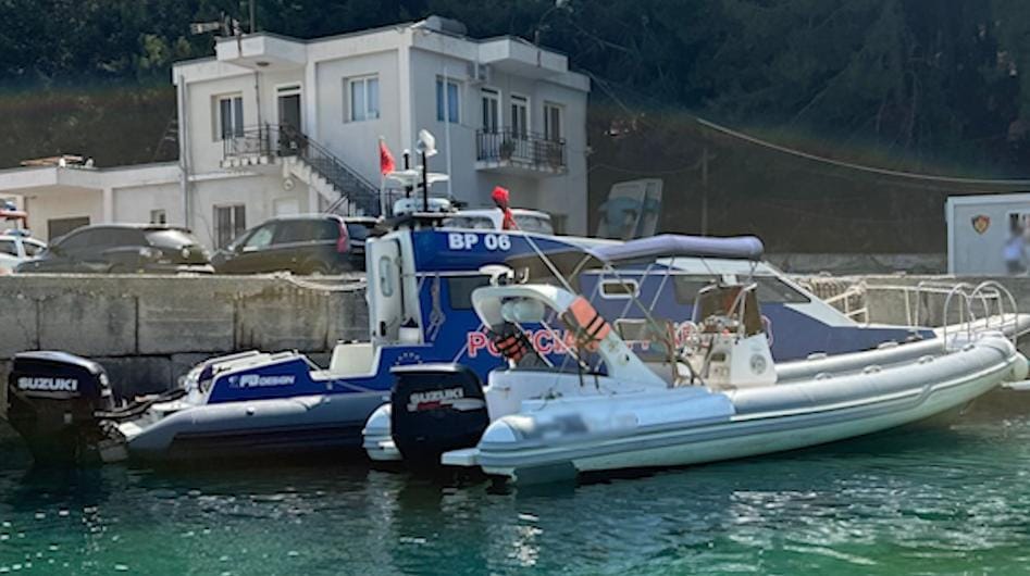E rëndë në Gjipe  Turisti gjerman goditet nga helika e gomones  transportohet drejt spitalit të Traumës me helikopterin e ushtrisë  Shoqërohet në polici drejtuesi i mjetit lundrues  EMRI 