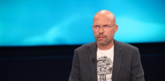 Të djathtet shqiptarë të zhytur në luftë klasash