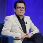 Historia e një djali të verbër që po i hap sytë Shqipërisë