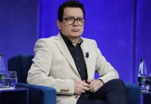 Historia e një djali të verbër që po i hap sytë Shqipërisë