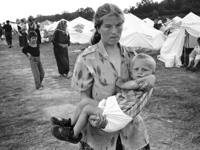 Srebrenica  30 Vjet që nga gjenocidi  10 000 të Vdekur në 8 ditë  Mlladiç i përkëdheli fëmijët  pastaj i vrau