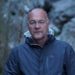 Auron Tare: Rezoluta, Dovleti dhe Paratë e Huaja