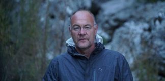 Auron Tare: Rezoluta, Dovleti dhe Paratë e Huaja