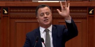 “Fshesa” brenda Partisë Demokratike/ Flamur Noka heq nga grupet e WhatsApp deputetët që nuk rimorën mandatin